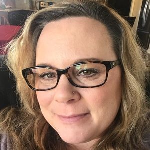 Meet your Posher, Jenn